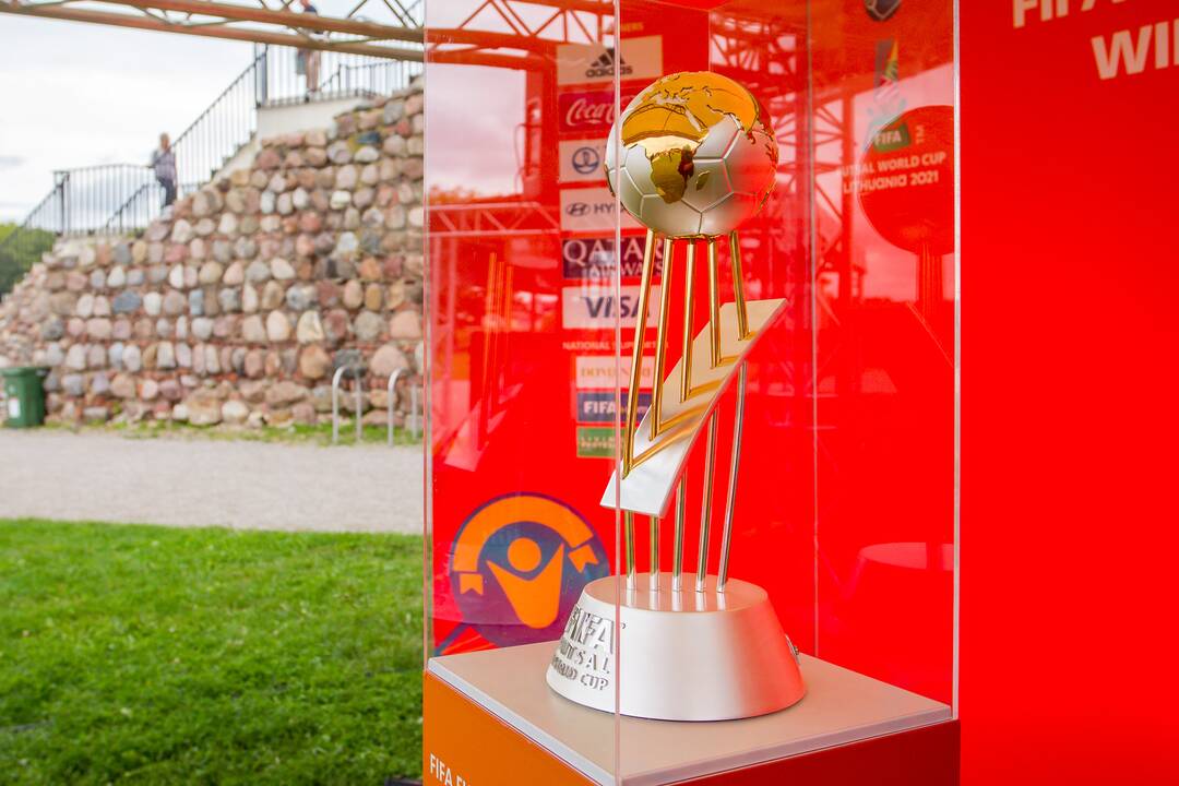 Futsalo PČ trofėjaus pristatymas Kaune