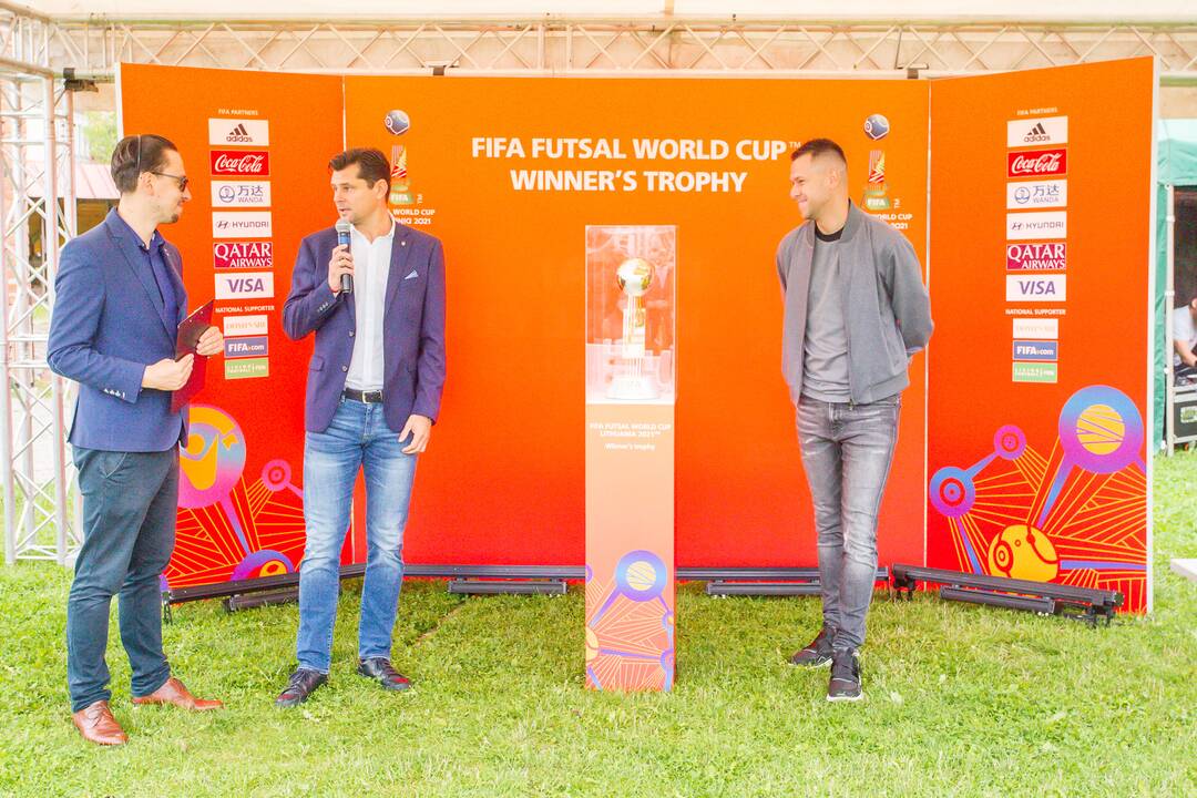 Futsalo PČ trofėjaus pristatymas Kaune