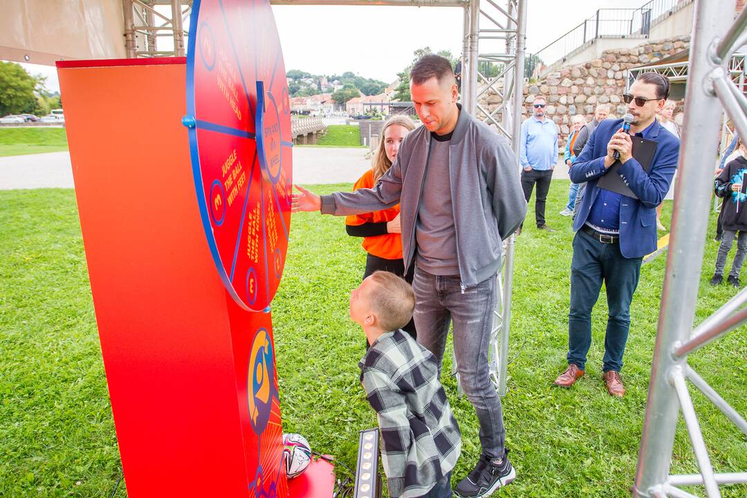 Futsalo PČ trofėjaus pristatymas Kaune