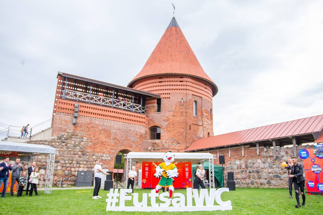 Futsalo PČ trofėjaus pristatymas Kaune