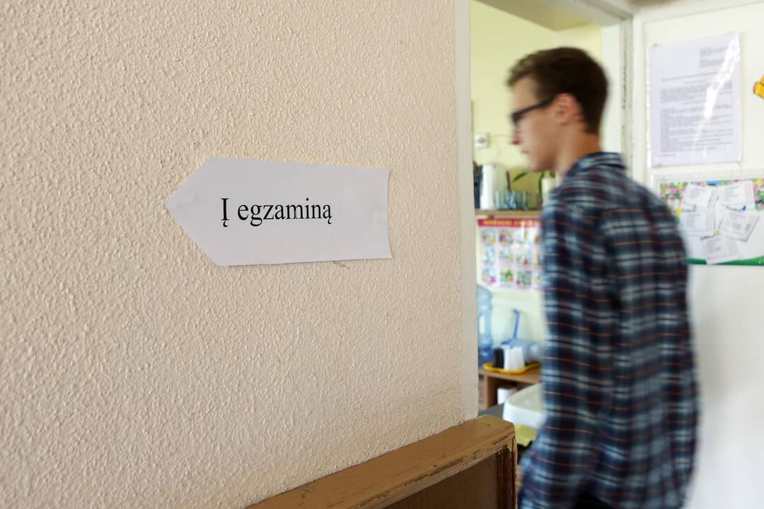 Abiturientai pradeda valstybinių brandos egzaminų maratoną