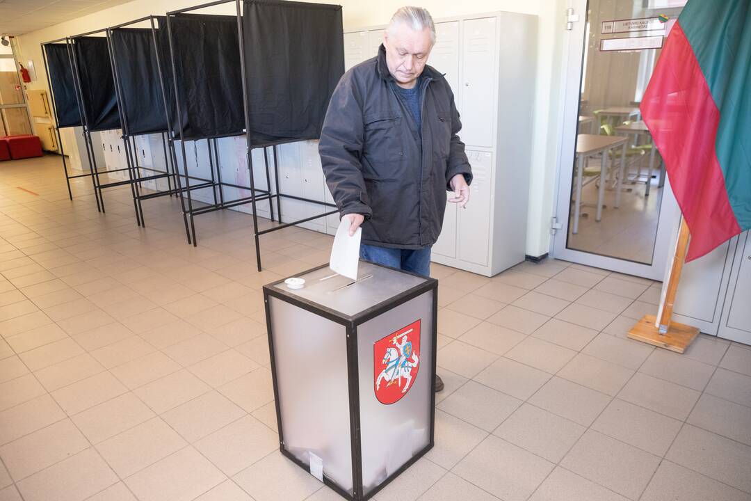 Kauniečiai balsuoja prezidento rinkimuose