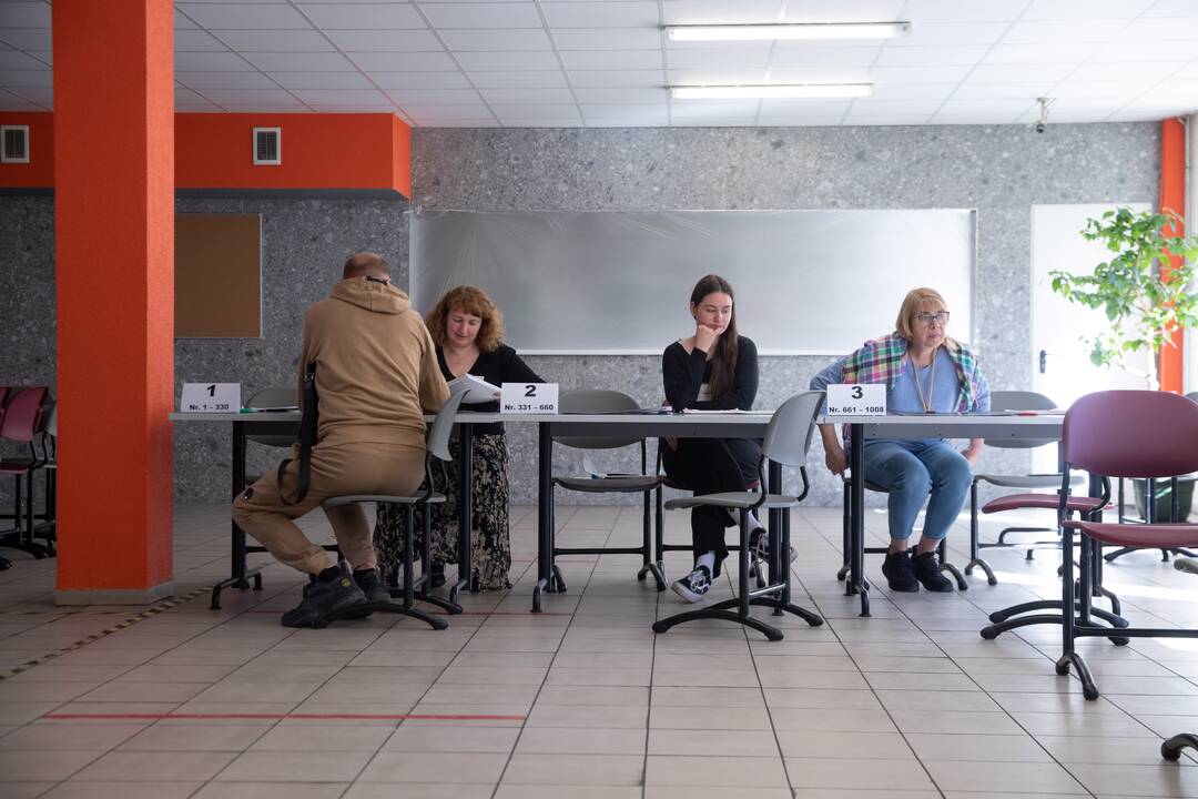 Kauniečiai balsuoja prezidento rinkimuose