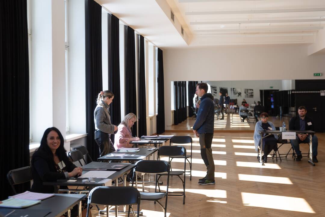 Kauniečiai balsuoja prezidento rinkimuose