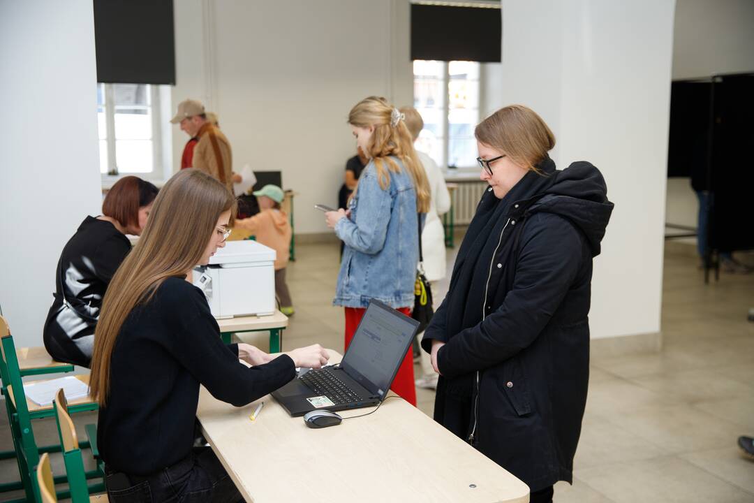Kauniečiai balsuoja prezidento rinkimuose