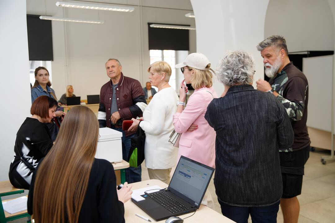 Kauniečiai balsuoja prezidento rinkimuose