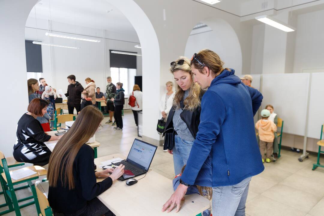 Kauniečiai balsuoja prezidento rinkimuose