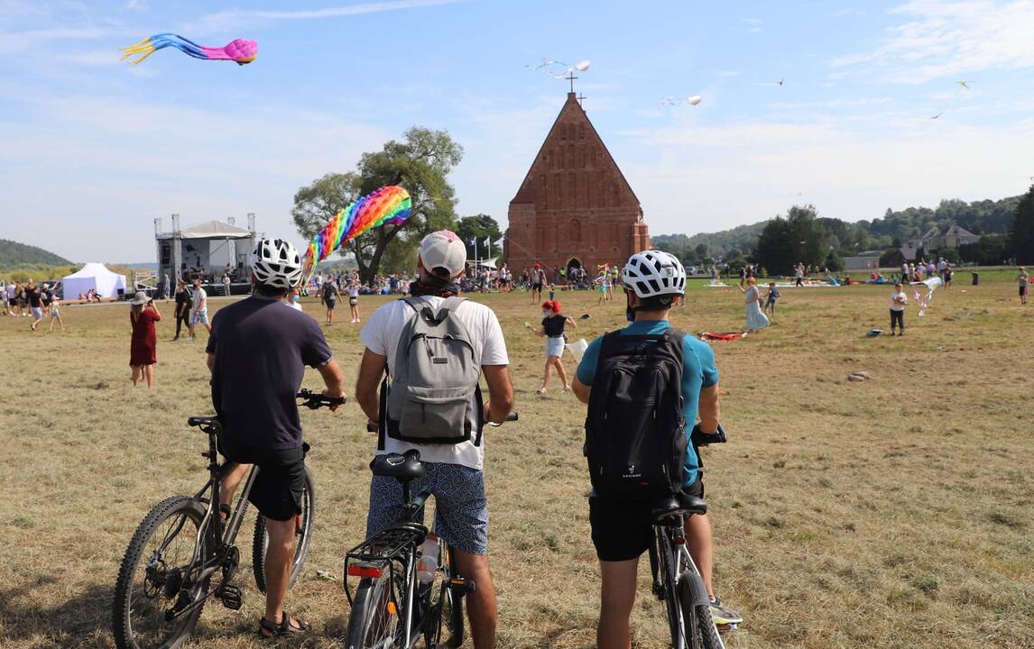 Zapyškio aitvarų festivalis „Tarp dangaus ir žemės“