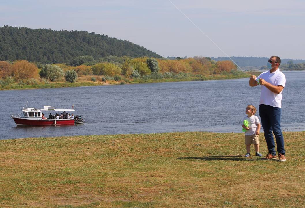 Zapyškio aitvarų festivalis „Tarp dangaus ir žemės“