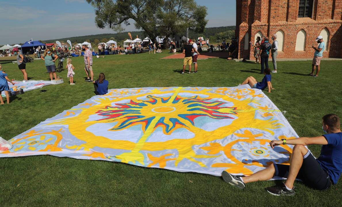 Zapyškio aitvarų festivalis „Tarp dangaus ir žemės“