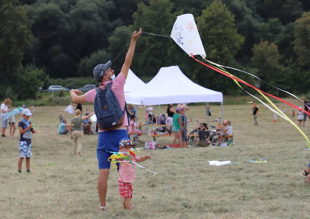 Zapyškio aitvarų festivalis „Tarp dangaus ir žemės“