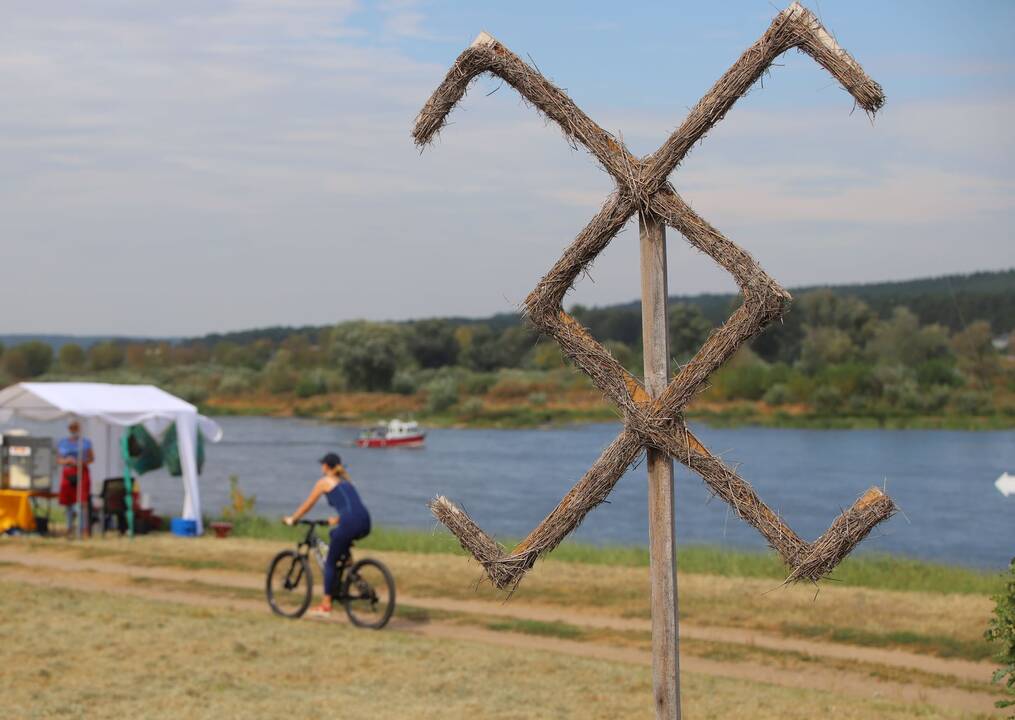 Zapyškio aitvarų festivalis „Tarp dangaus ir žemės“