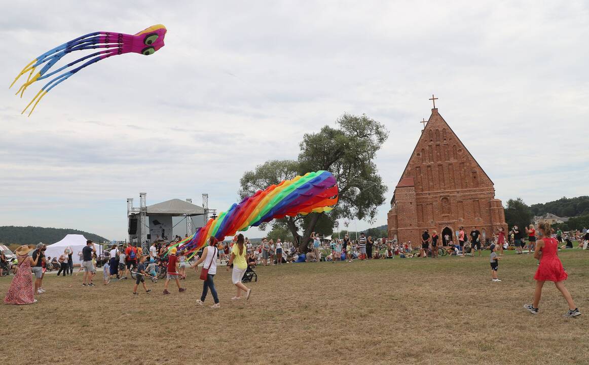 Zapyškio aitvarų festivalis „Tarp dangaus ir žemės“