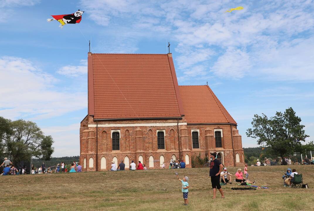 Zapyškio aitvarų festivalis „Tarp dangaus ir žemės“