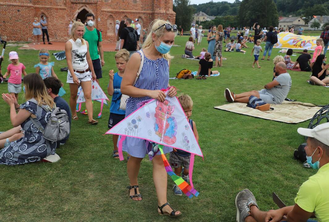 Zapyškio aitvarų festivalis „Tarp dangaus ir žemės“