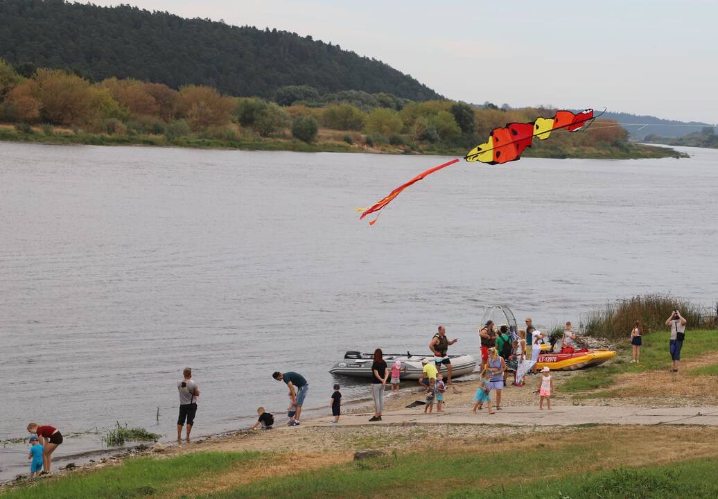Zapyškio aitvarų festivalis „Tarp dangaus ir žemės“