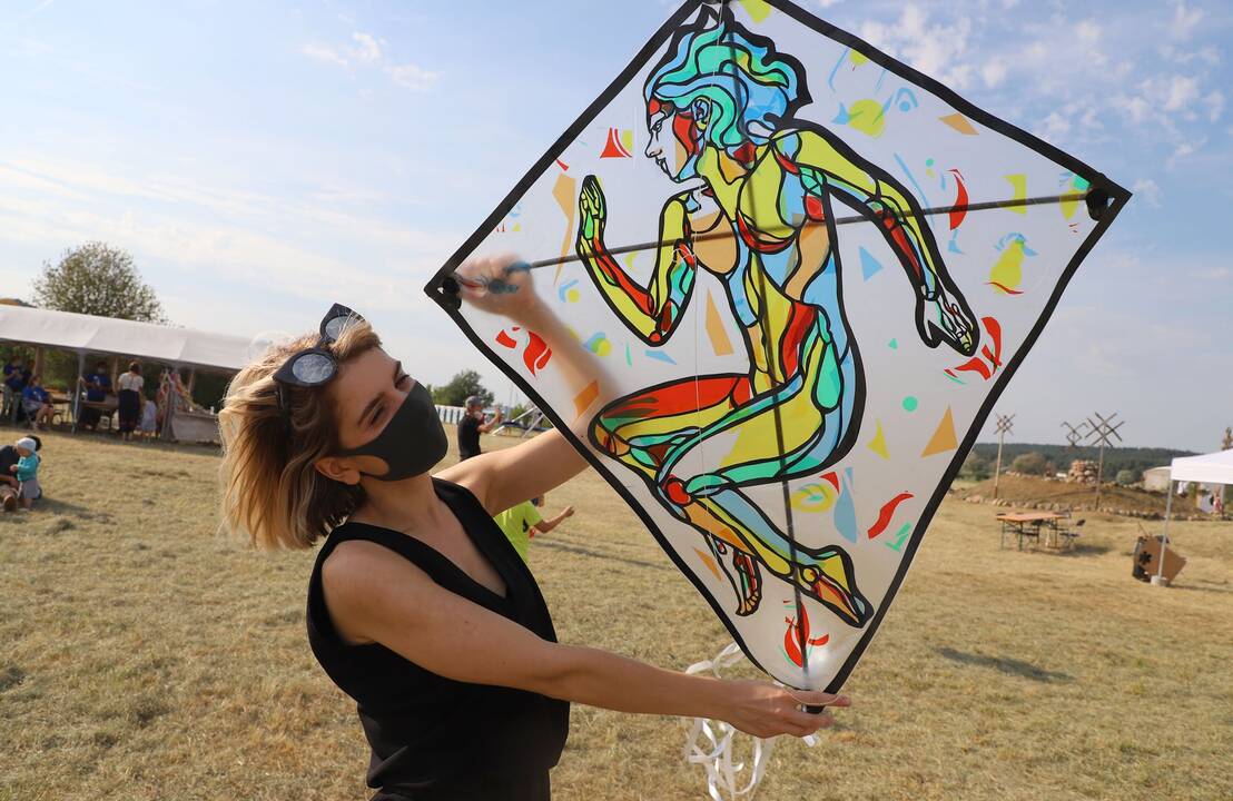 Zapyškio aitvarų festivalis „Tarp dangaus ir žemės“