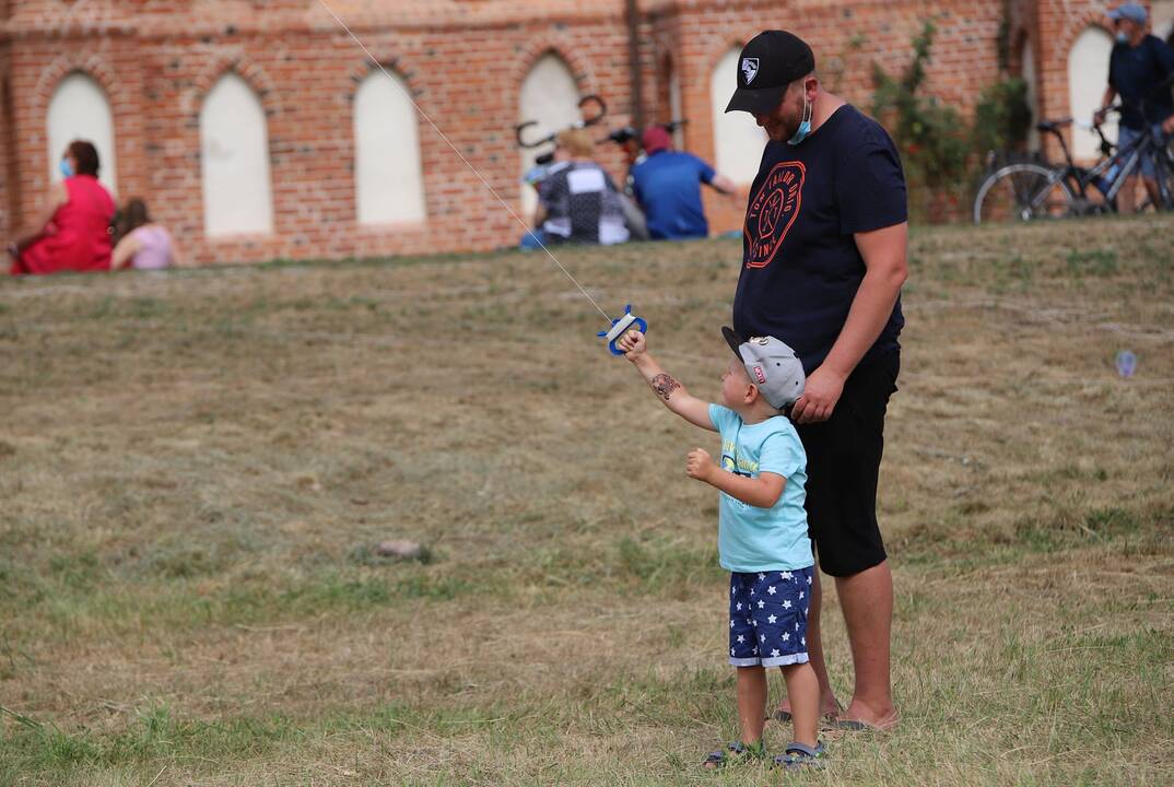 Zapyškio aitvarų festivalis „Tarp dangaus ir žemės“