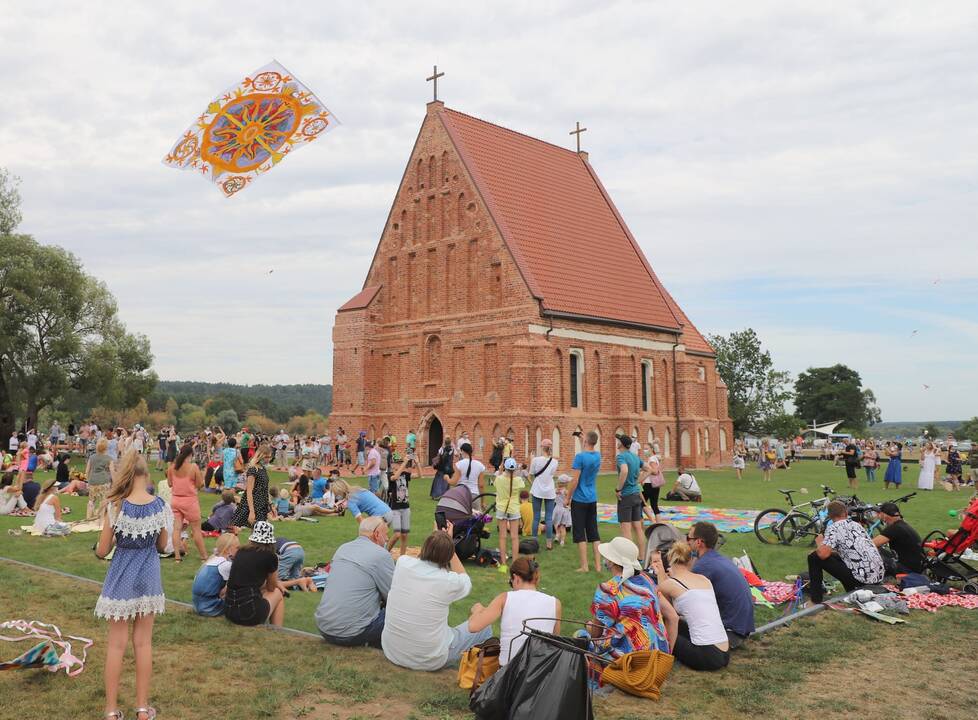 Zapyškio aitvarų festivalis „Tarp dangaus ir žemės“