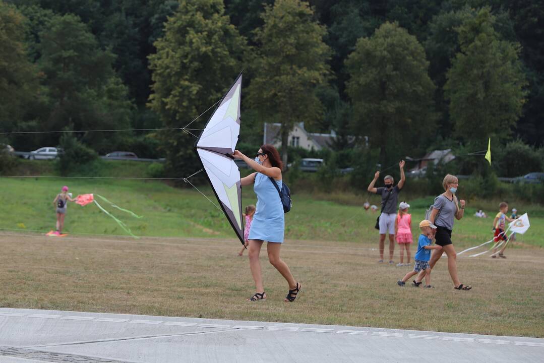 Zapyškio aitvarų festivalis „Tarp dangaus ir žemės“