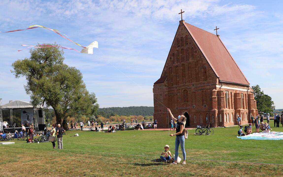 Zapyškio aitvarų festivalis „Tarp dangaus ir žemės“
