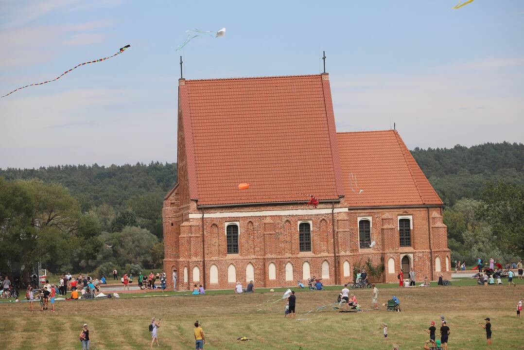 Zapyškio aitvarų festivalis „Tarp dangaus ir žemės“