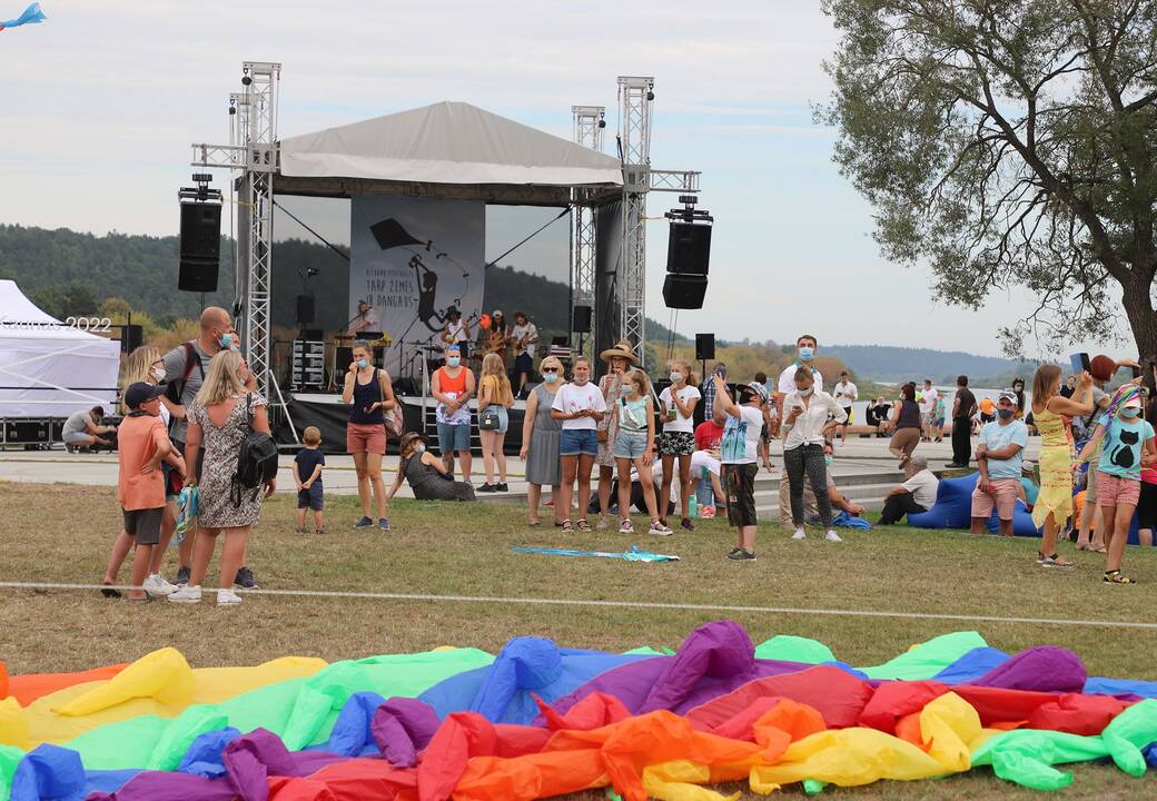 Zapyškio aitvarų festivalis „Tarp dangaus ir žemės“