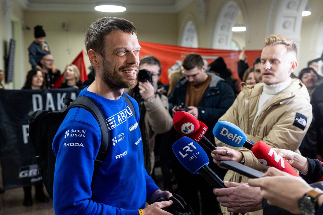 Dakaro ralio dalyvių sutikimas oro uoste