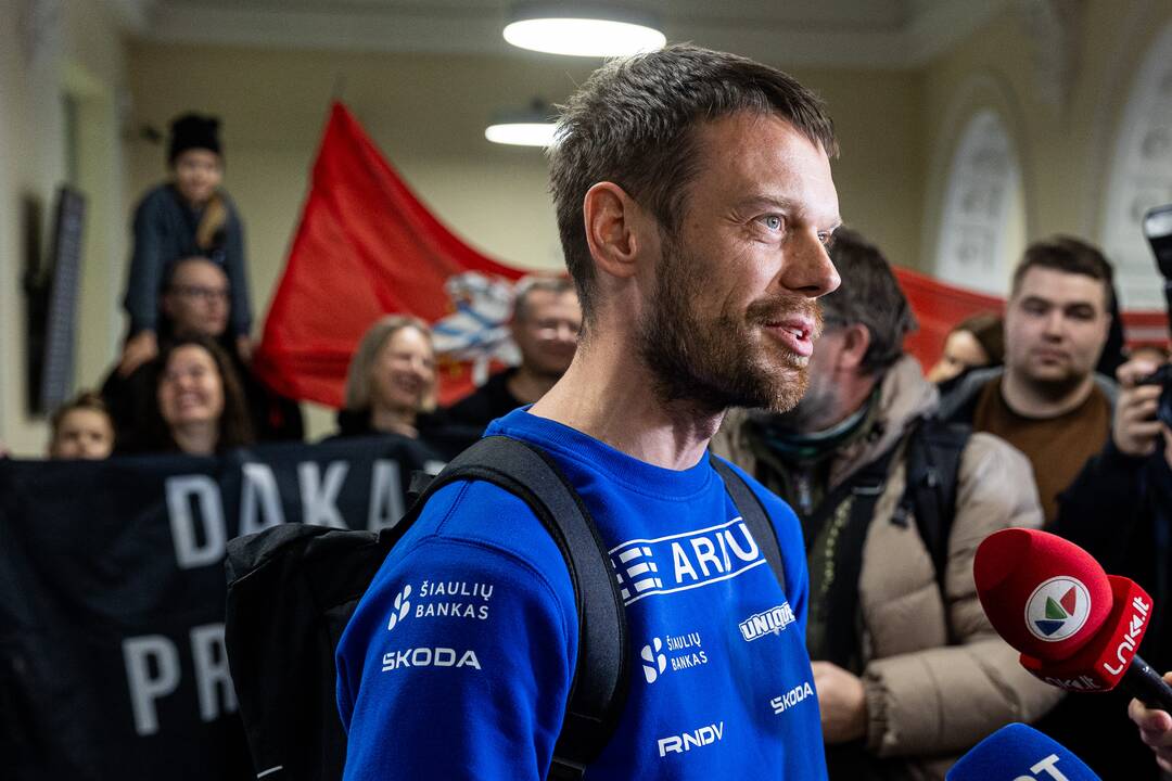 Dakaro ralio dalyvių sutikimas oro uoste