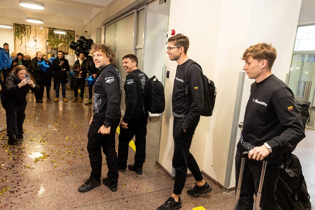 Dakaro ralio dalyvių sutikimas oro uoste