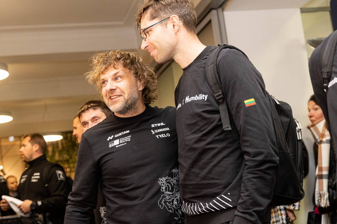 Dakaro ralio dalyvių sutikimas oro uoste