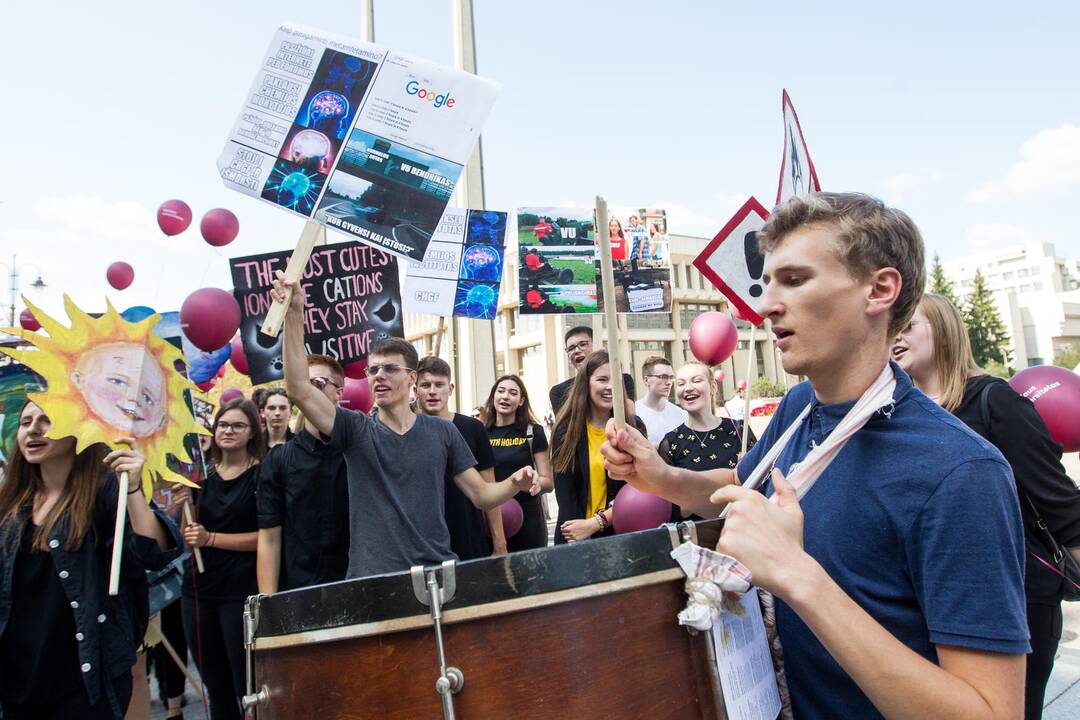 Šventinė VU studentų eisena