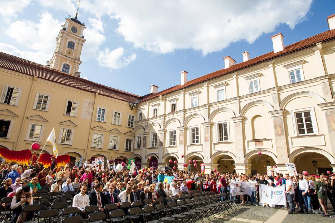 Šventinė VU studentų eisena