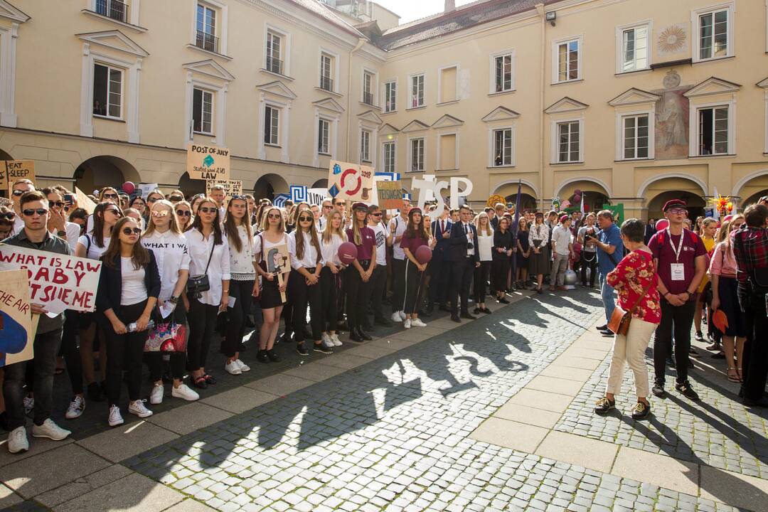 Šventinė VU studentų eisena