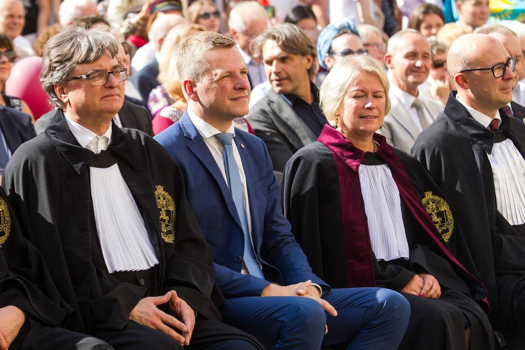 Šventinė VU studentų eisena