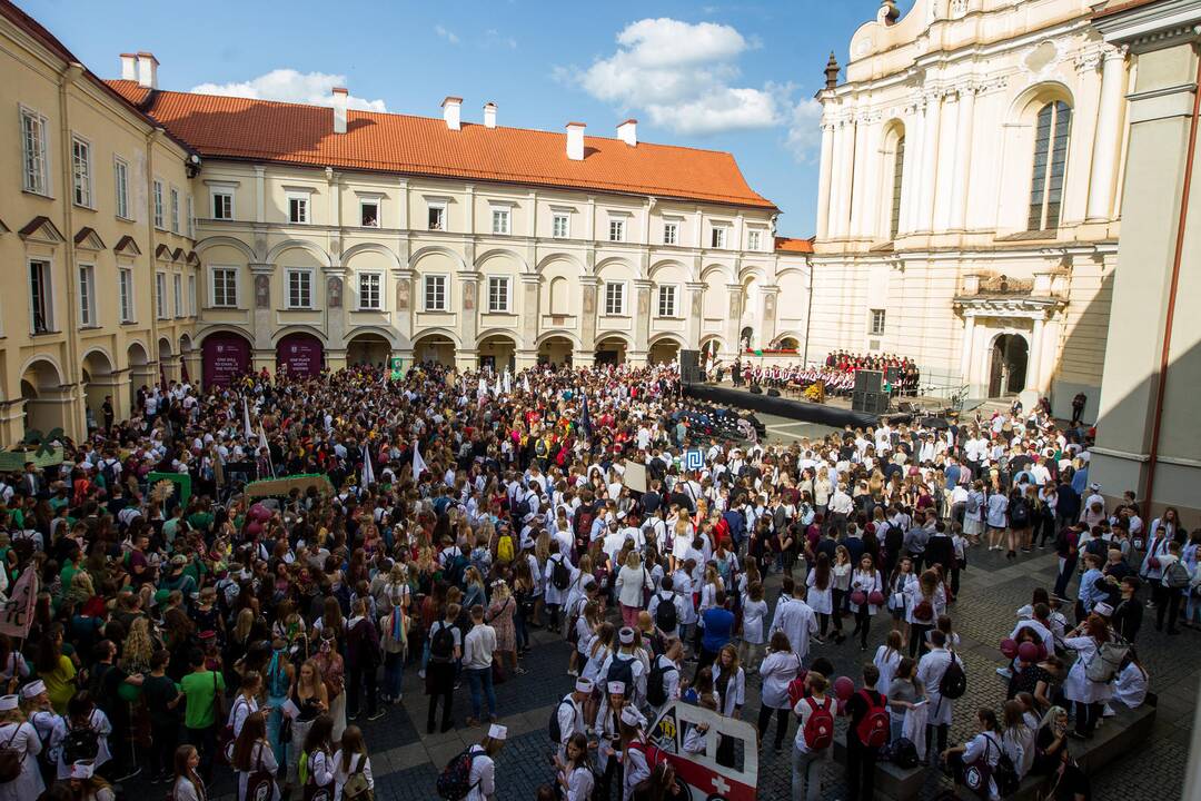 Šventinė VU studentų eisena