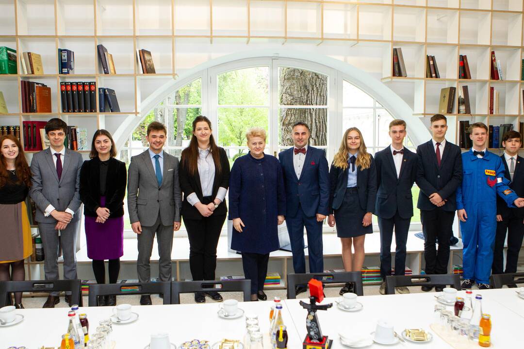 Prezidentė susitiko su jaunaisiais išradėjais