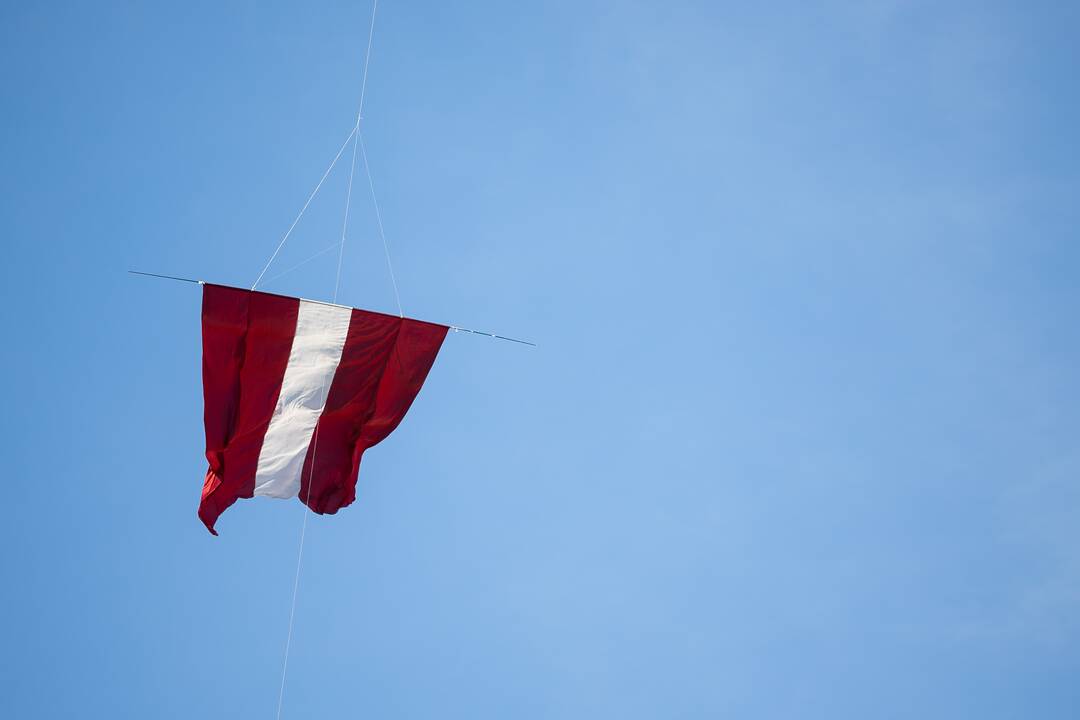 Latvija mini 35-ąsias nepriklausomybės atkūrimo metines: sveikina ir Lietuvos lyderiai