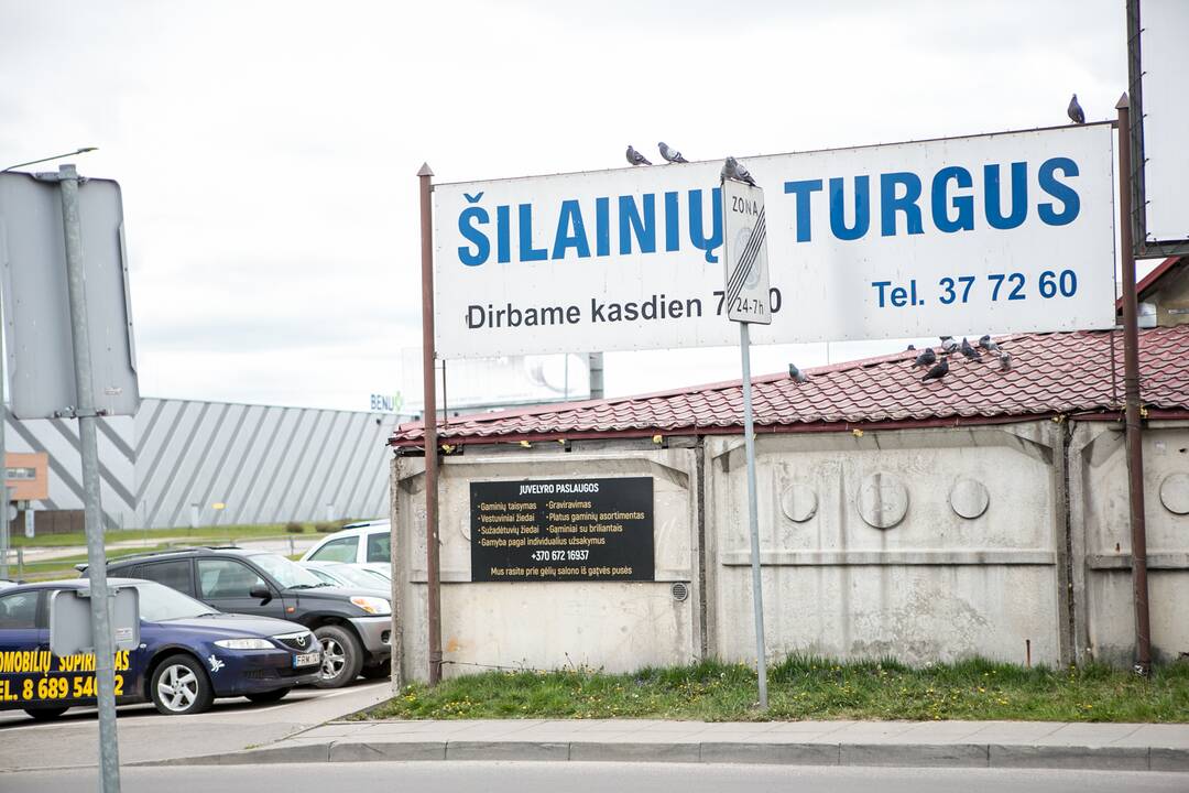 Pasipiktino: Šilainių turgaus prekiautoja skundėsi, kad dėl karantino dirbti negalėjo, tačiau iš jų reikalaujama susimokėti mokesčius.