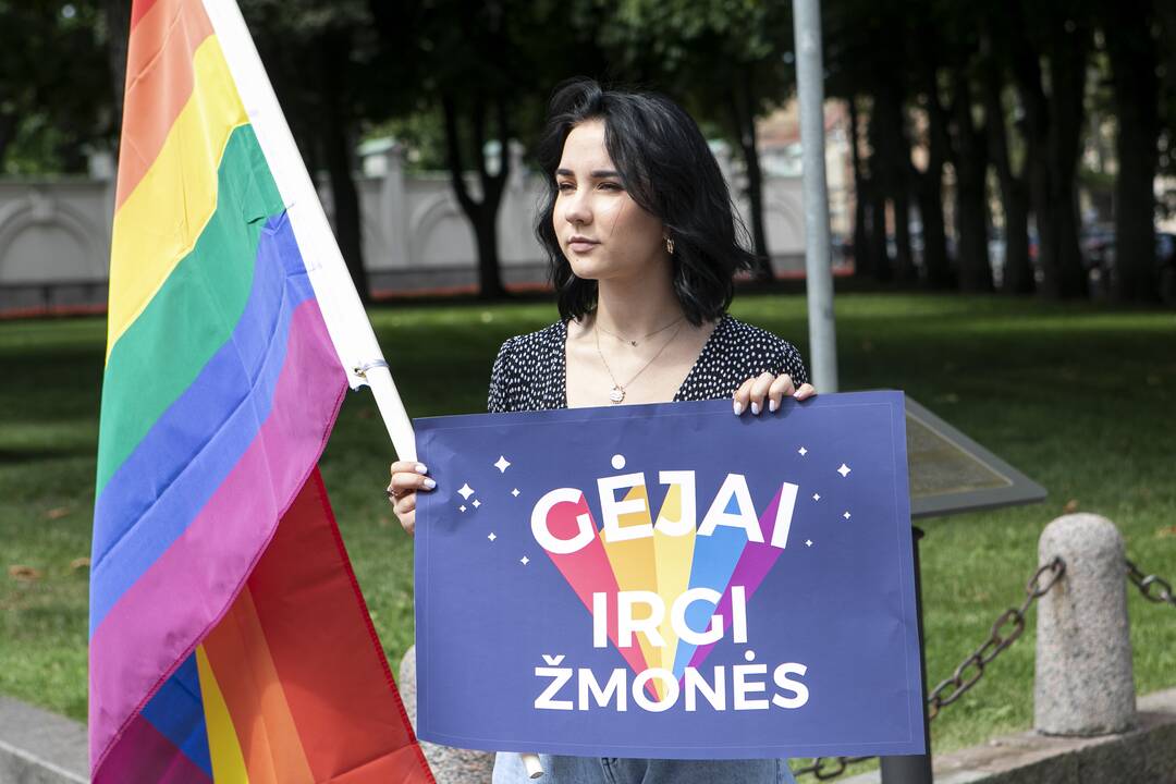 LGBT bendruomenė surengė prezidento padrąsinimo akciją