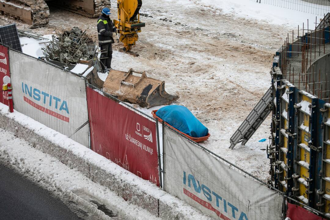 Vilniuje į gilų šulinį statybvietėje įkritęs žmogus žuvo