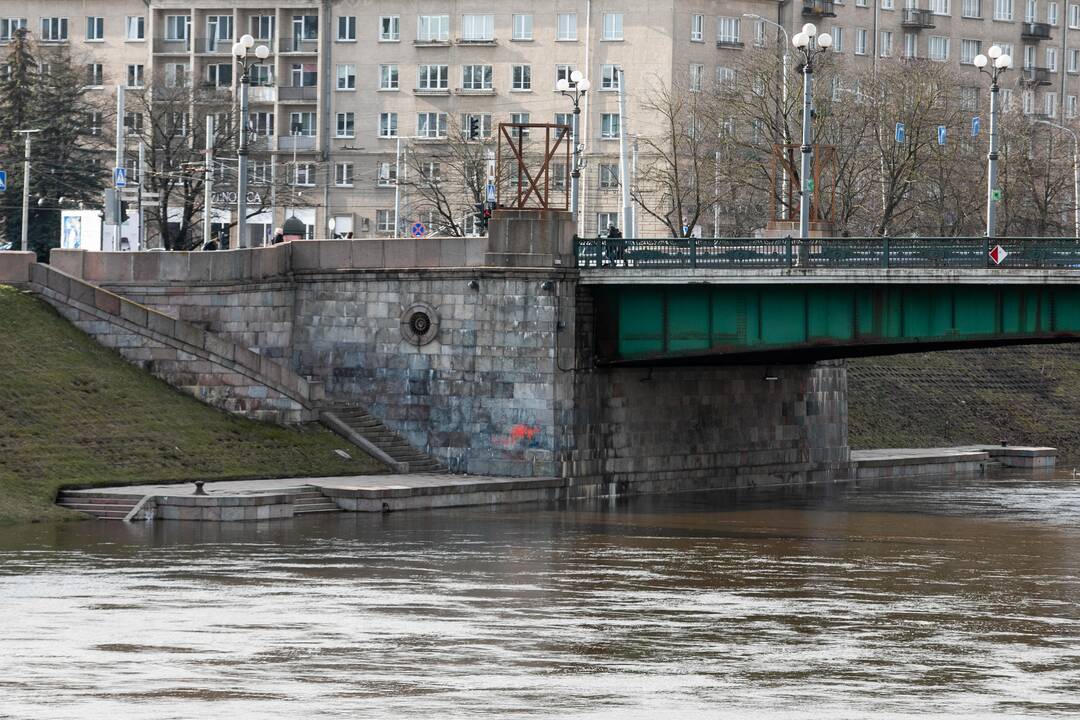 Vilniuje patvino Neries upė