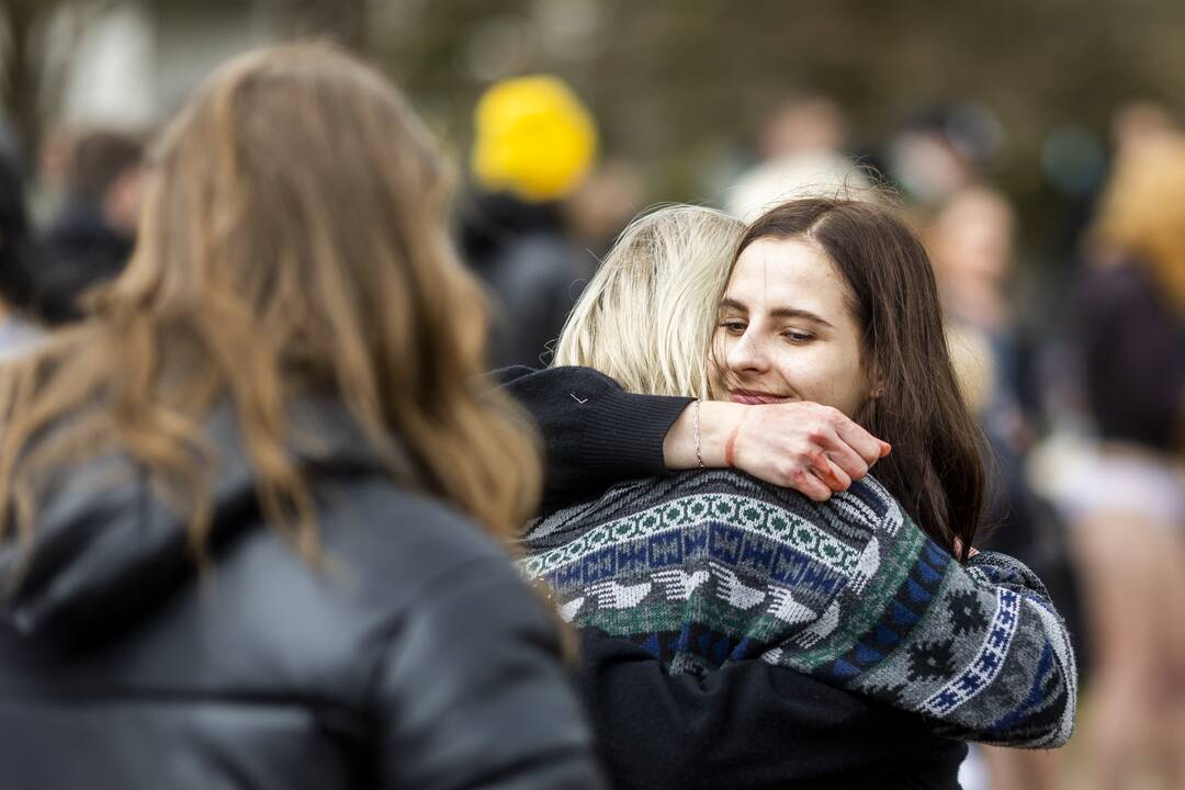 Vilniuje moterys susirinko protestuoti prieš Rusijos karių žiaurumą