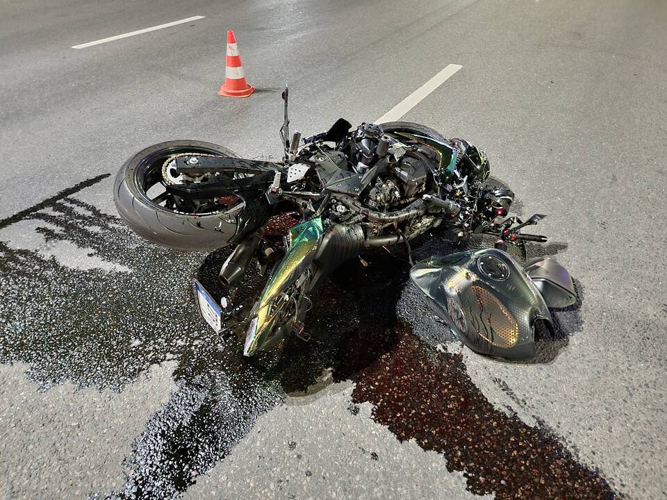 Karaliaus Mindaugo prospekte – BMW ir motociklo avarija