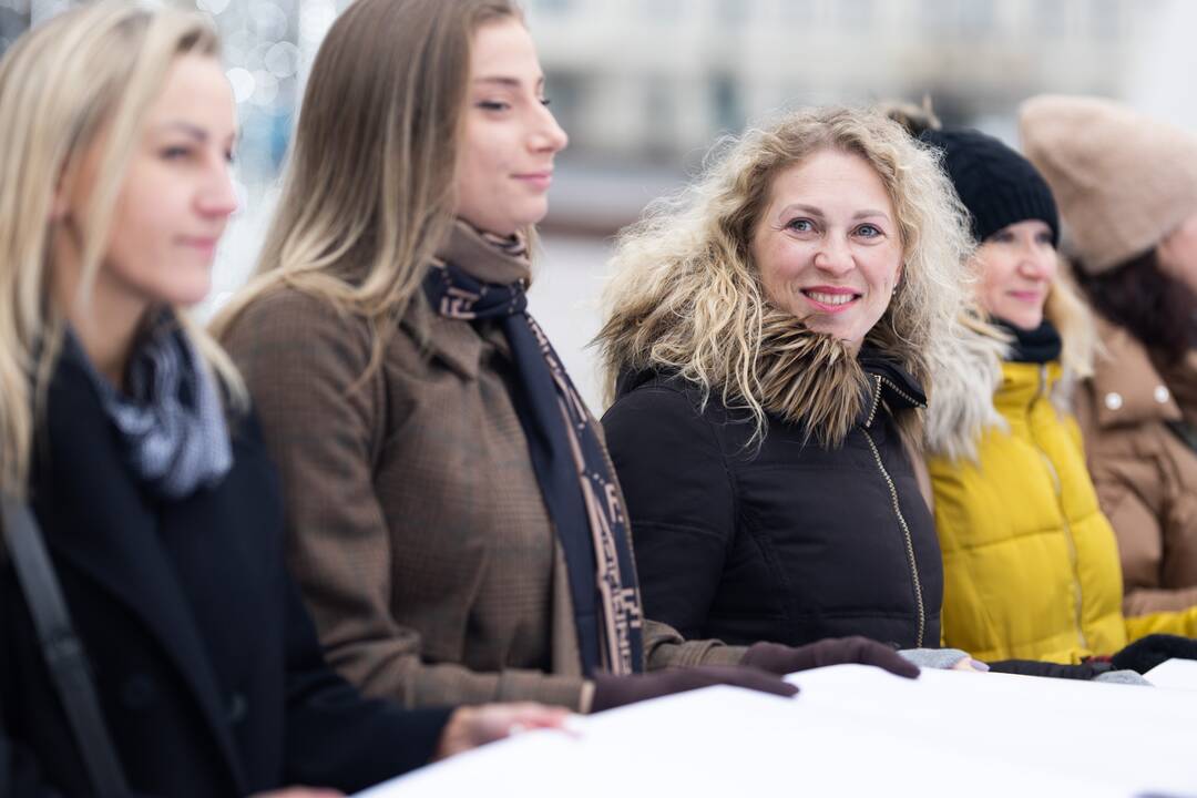 Akcija „Visos Vilniaus Eglės palaiko kalėdinę Vilniaus eglę“