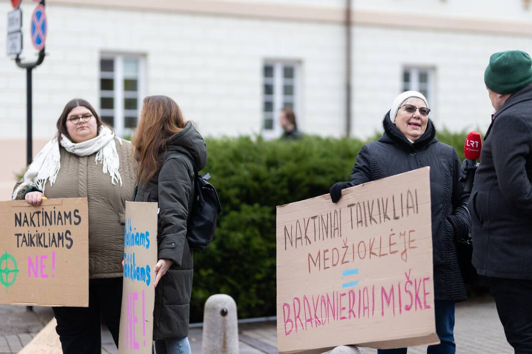 Prie Prezidentūros vyko demonstracija dėl naktinių taikiklių