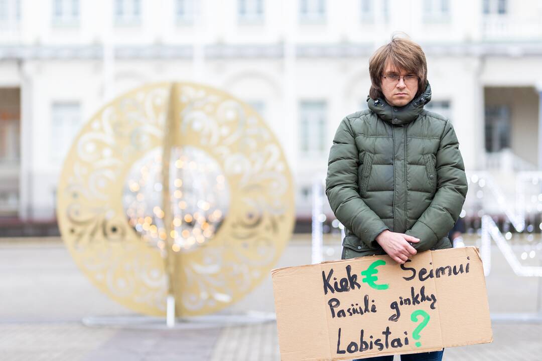 Prie Prezidentūros vyko demonstracija dėl naktinių taikiklių