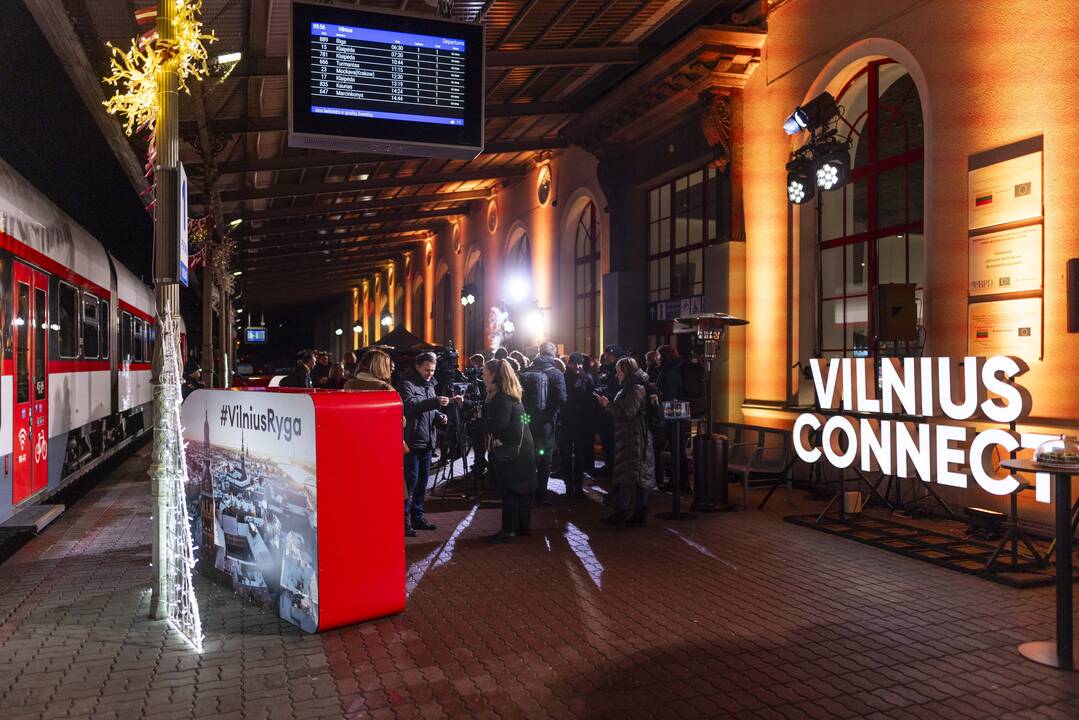 Išvyko pirmasis traukinys iš Vilniaus į Rygą