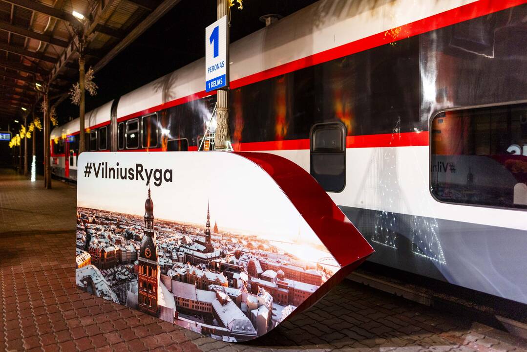 Išvyko pirmasis traukinys iš Vilniaus į Rygą