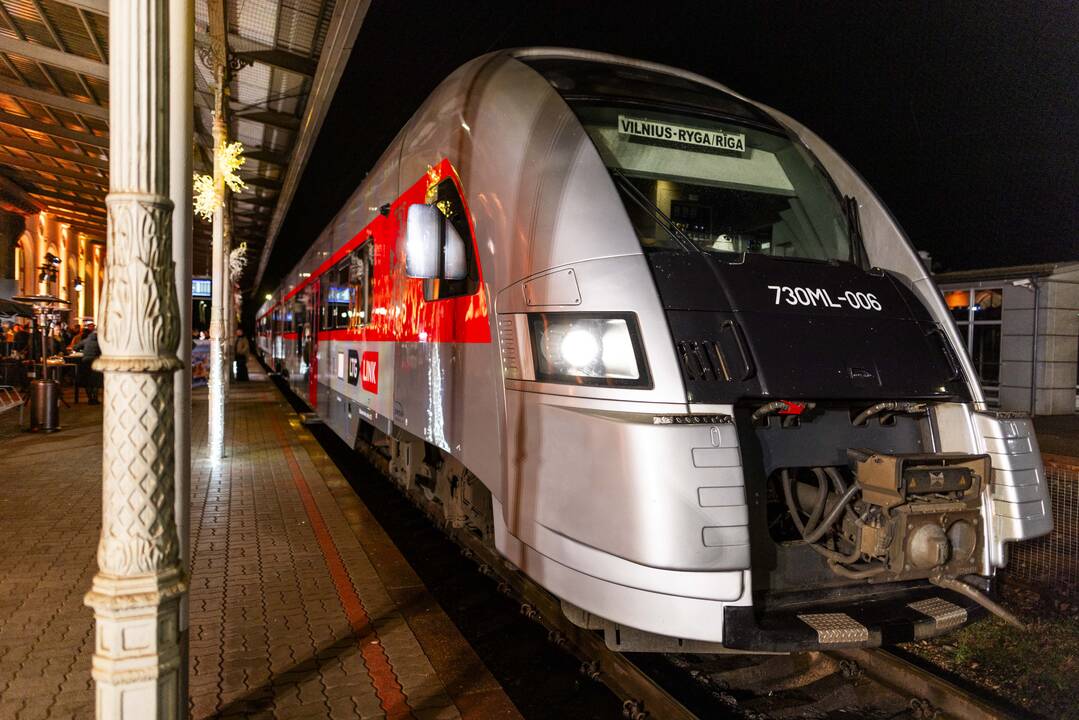 Išvyko pirmasis traukinys iš Vilniaus į Rygą